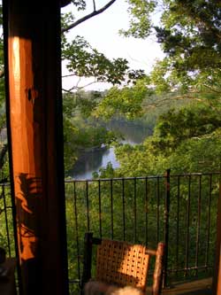 Branson Lodging Overlooking Lake Taneycomo